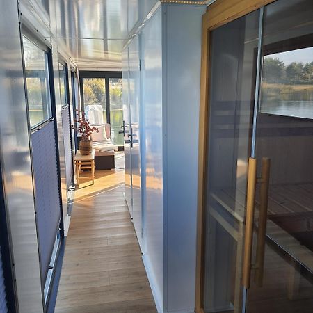 Schwimmendes Ferienhaus Sky Elsterheide エクステリア 写真