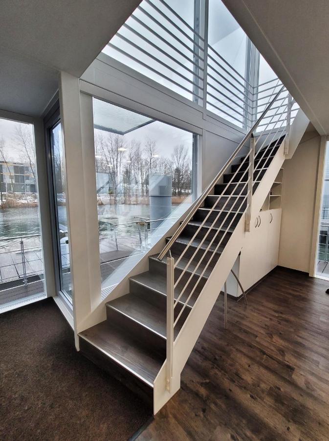 Schwimmendes Ferienhaus Sky Elsterheide エクステリア 写真