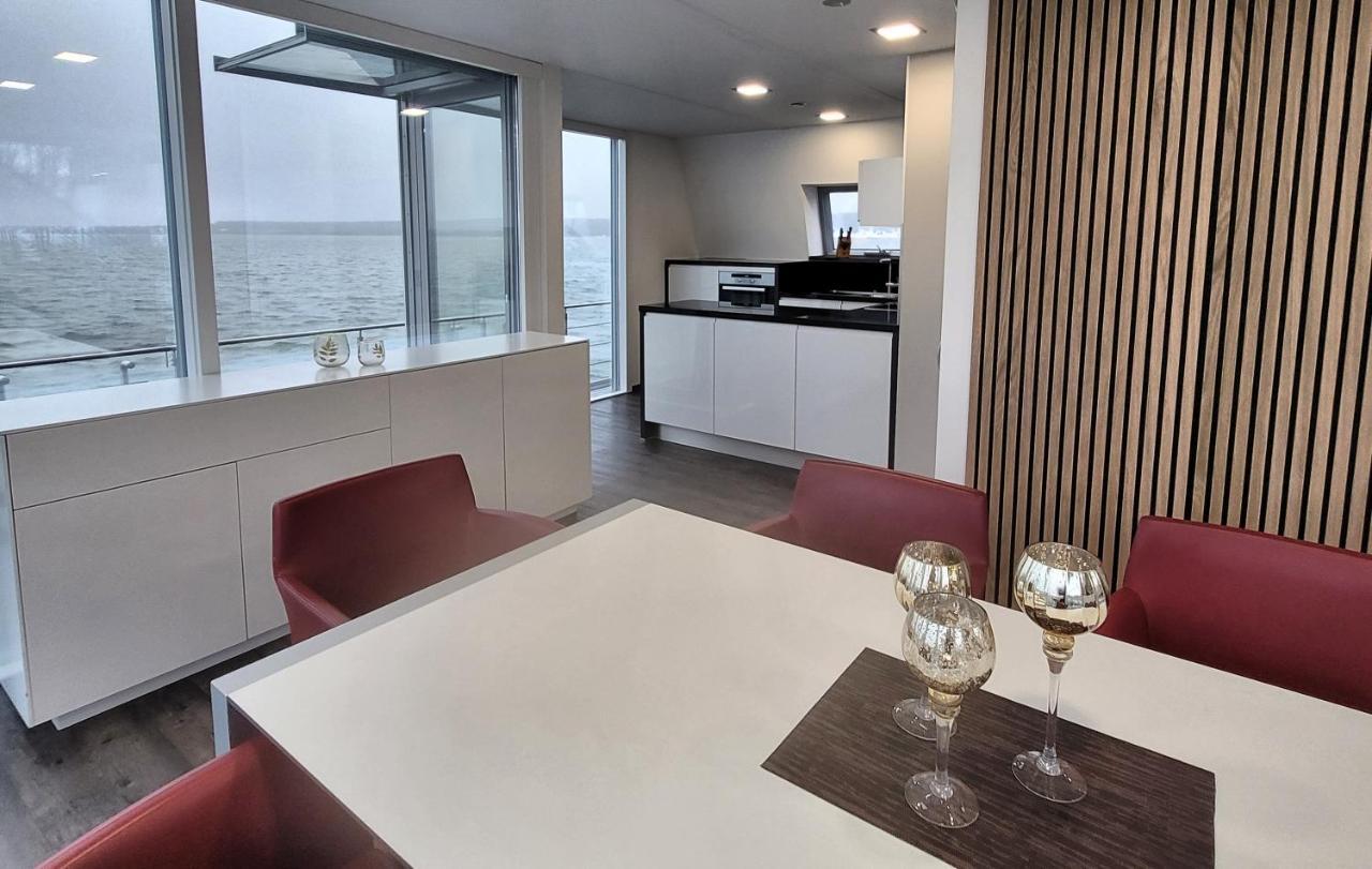 Schwimmendes Ferienhaus Sky Elsterheide エクステリア 写真