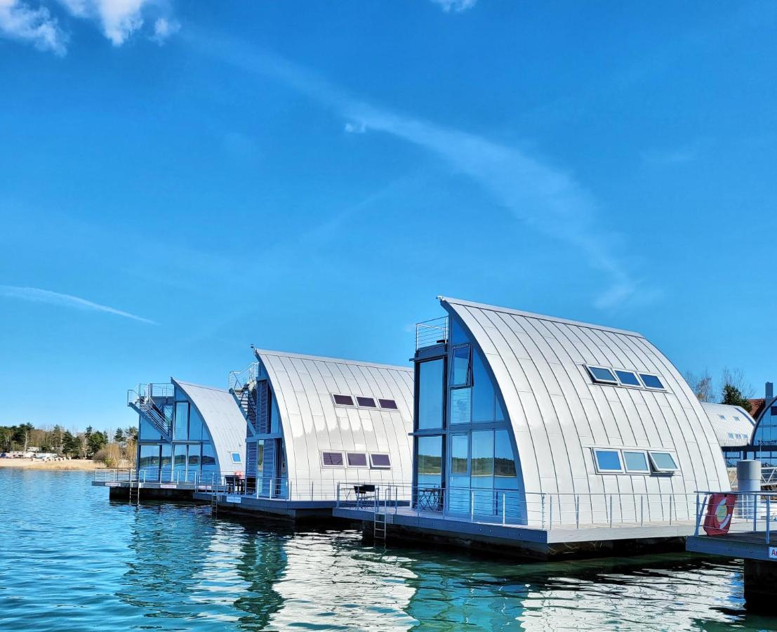 Schwimmendes Ferienhaus Sky Elsterheide エクステリア 写真