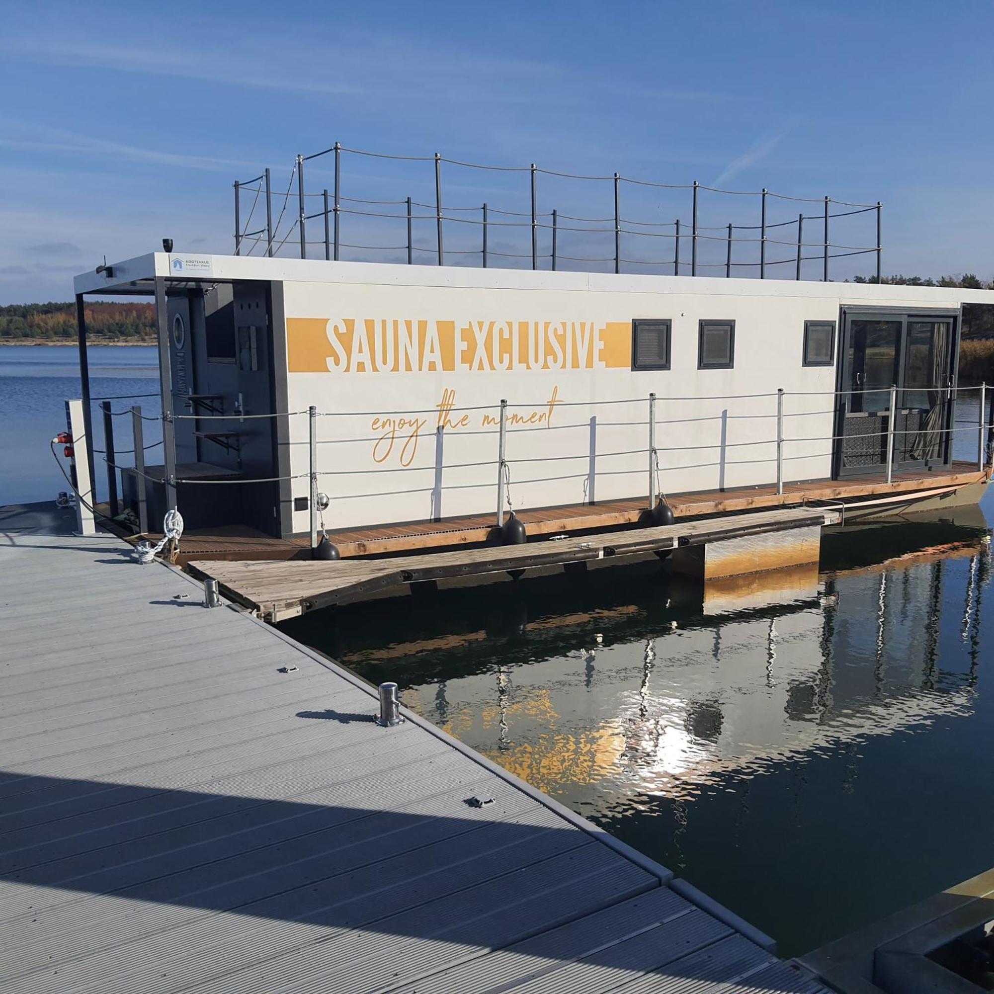 Schwimmendes Ferienhaus Sky Elsterheide エクステリア 写真